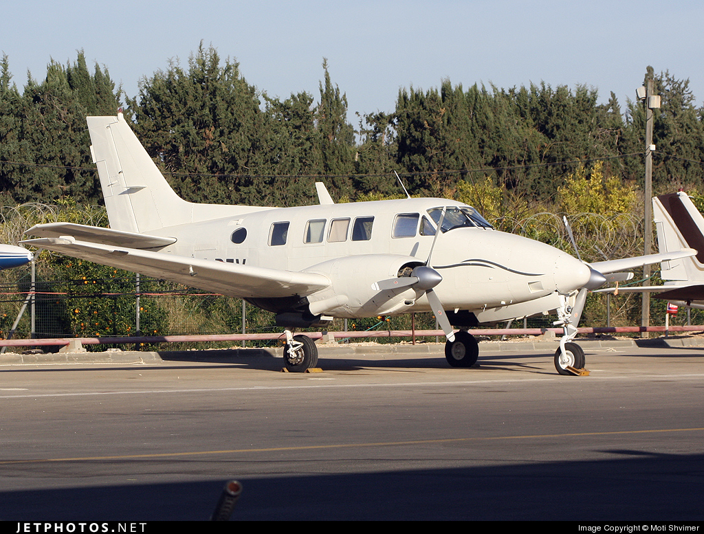 Beechcraft Queen Air 80