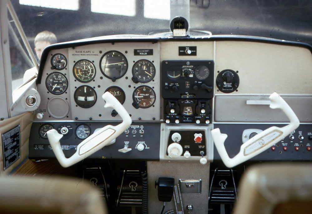 Beechcraft Musketeer Кабина