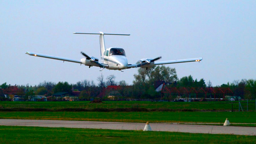 Beechcraft 76 Duchess легкомоторный самолет