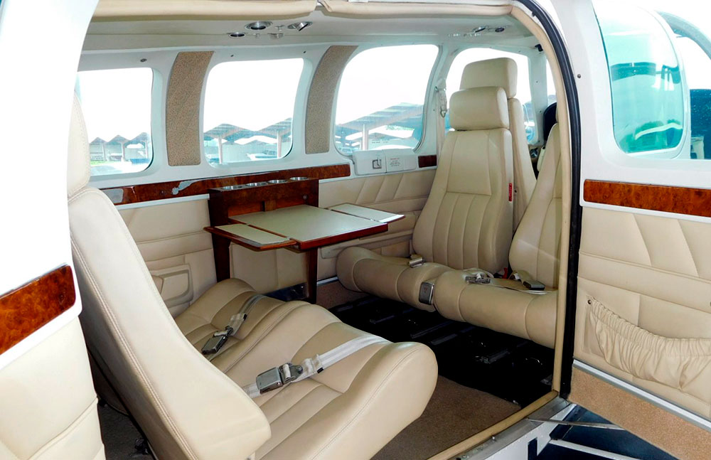 Beechcraft 58 Baron Интерьер