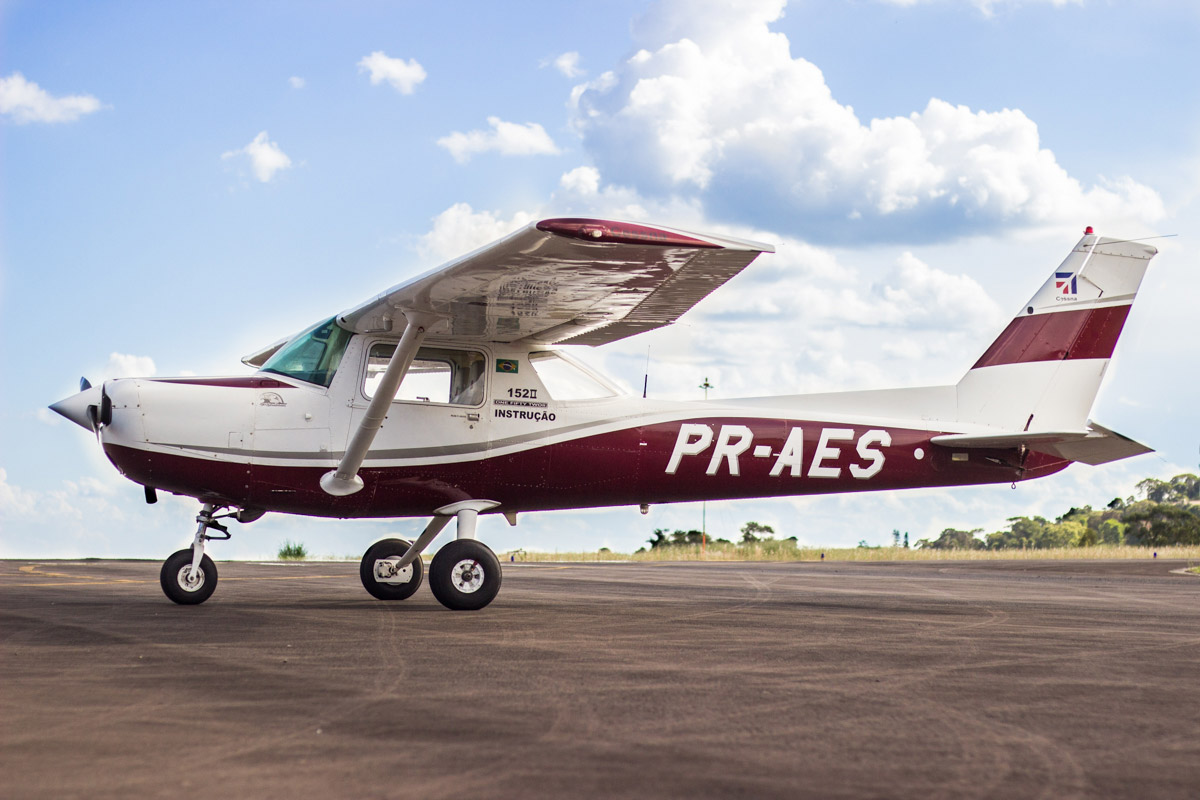Самолет Cessna 152