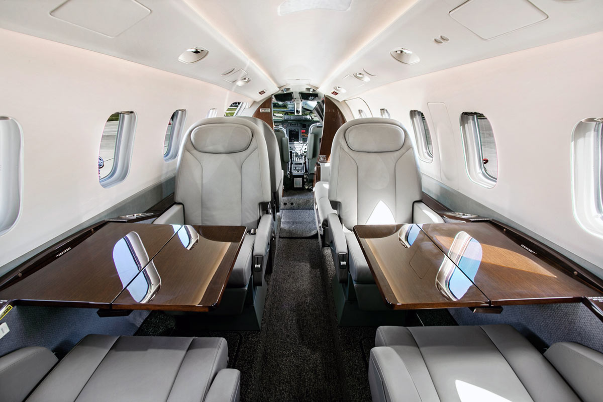 Салон самолета Piaggio Avanti EVO