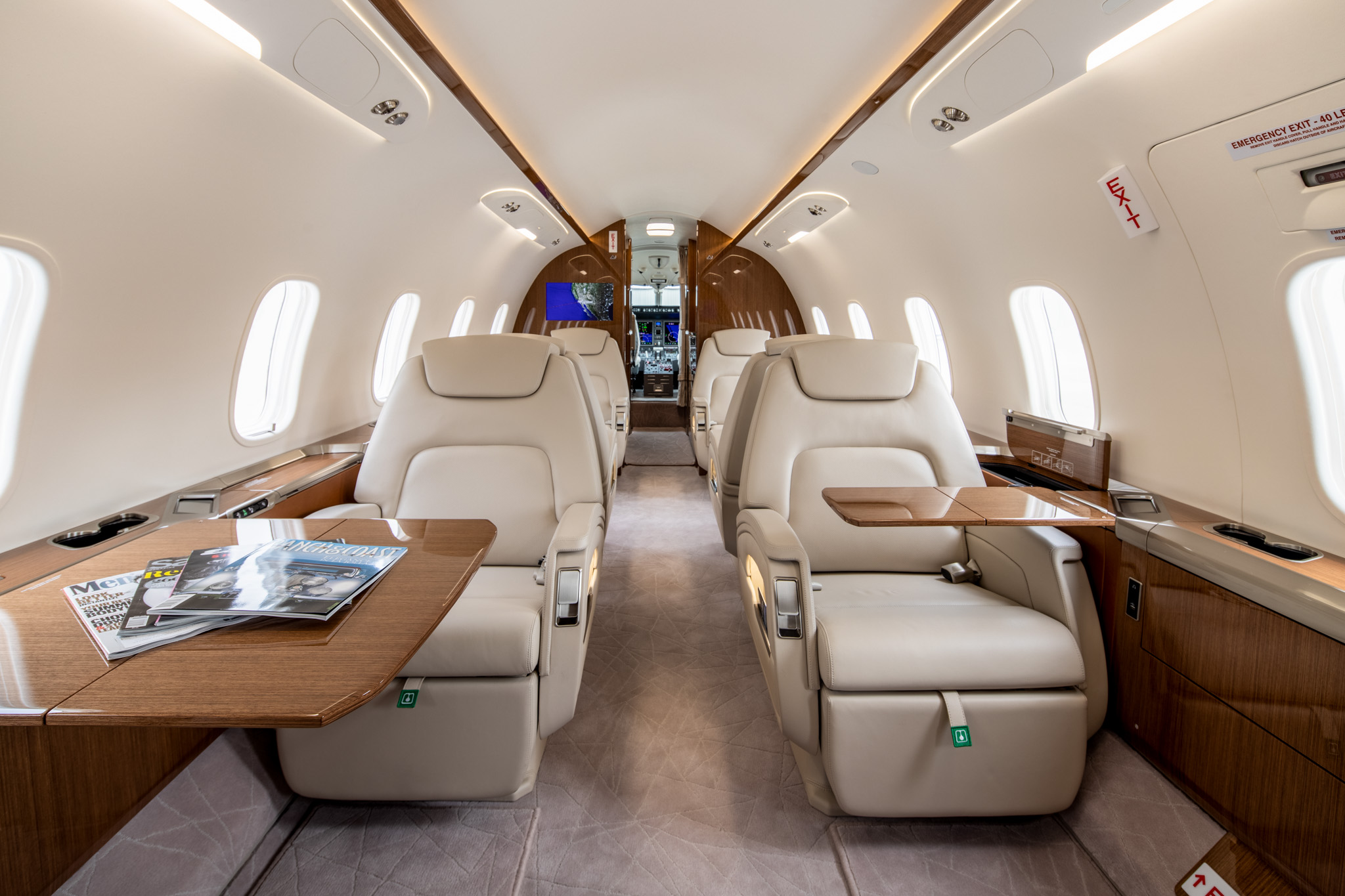 Салон самолета Challenger 350
