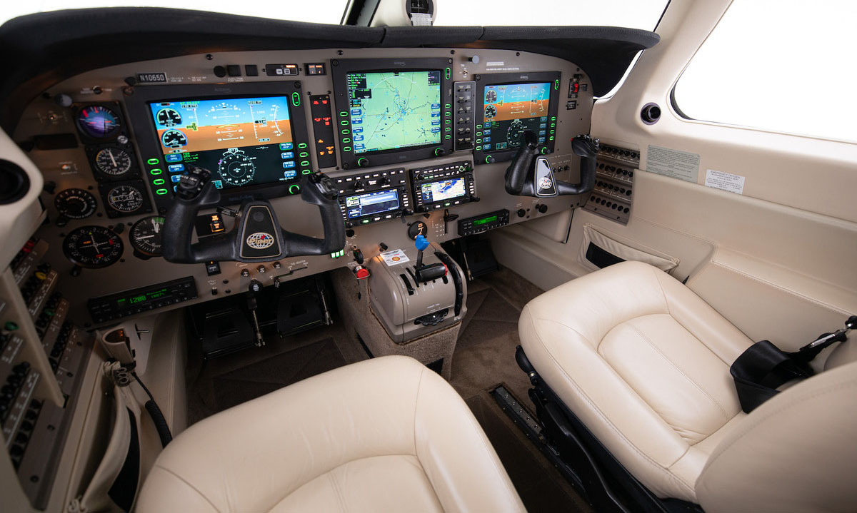 Салон самолета Piper Malibu Mirage