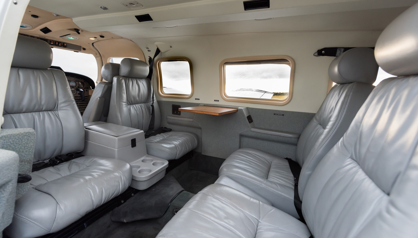 Салон самолета Пайпер PA-34-220T Seneca V