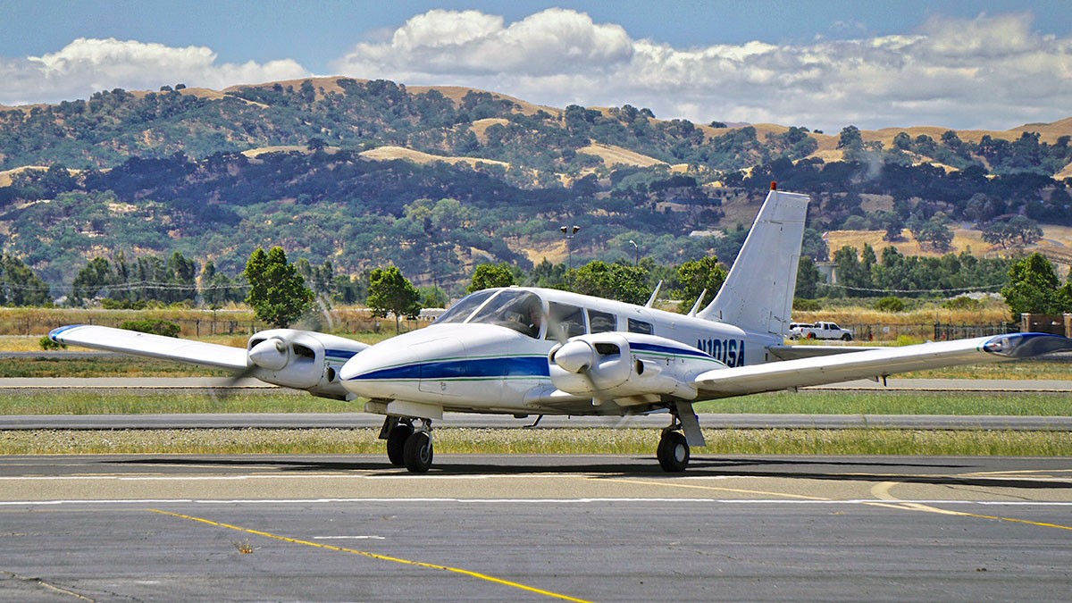 самолет Piper PA-34 Seneca