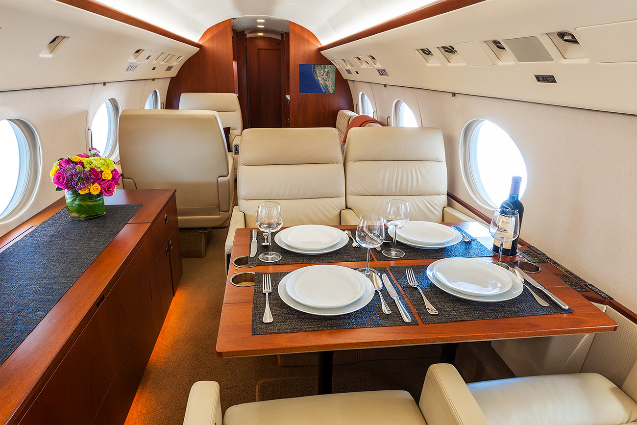 Салон самолета Gulfstream IV