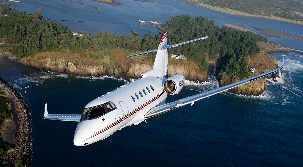 Hawker 900XP - фото в полете